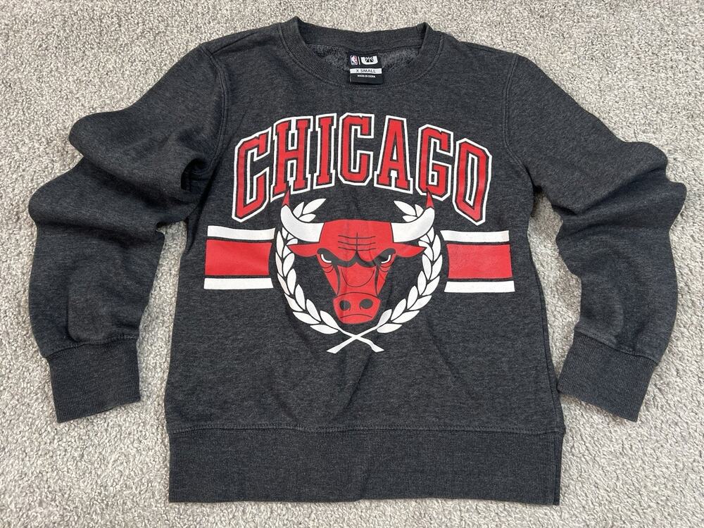 NBA Chicago Bulls Sweatshirt Gray Crewneck Fleece Pullover Size XS
